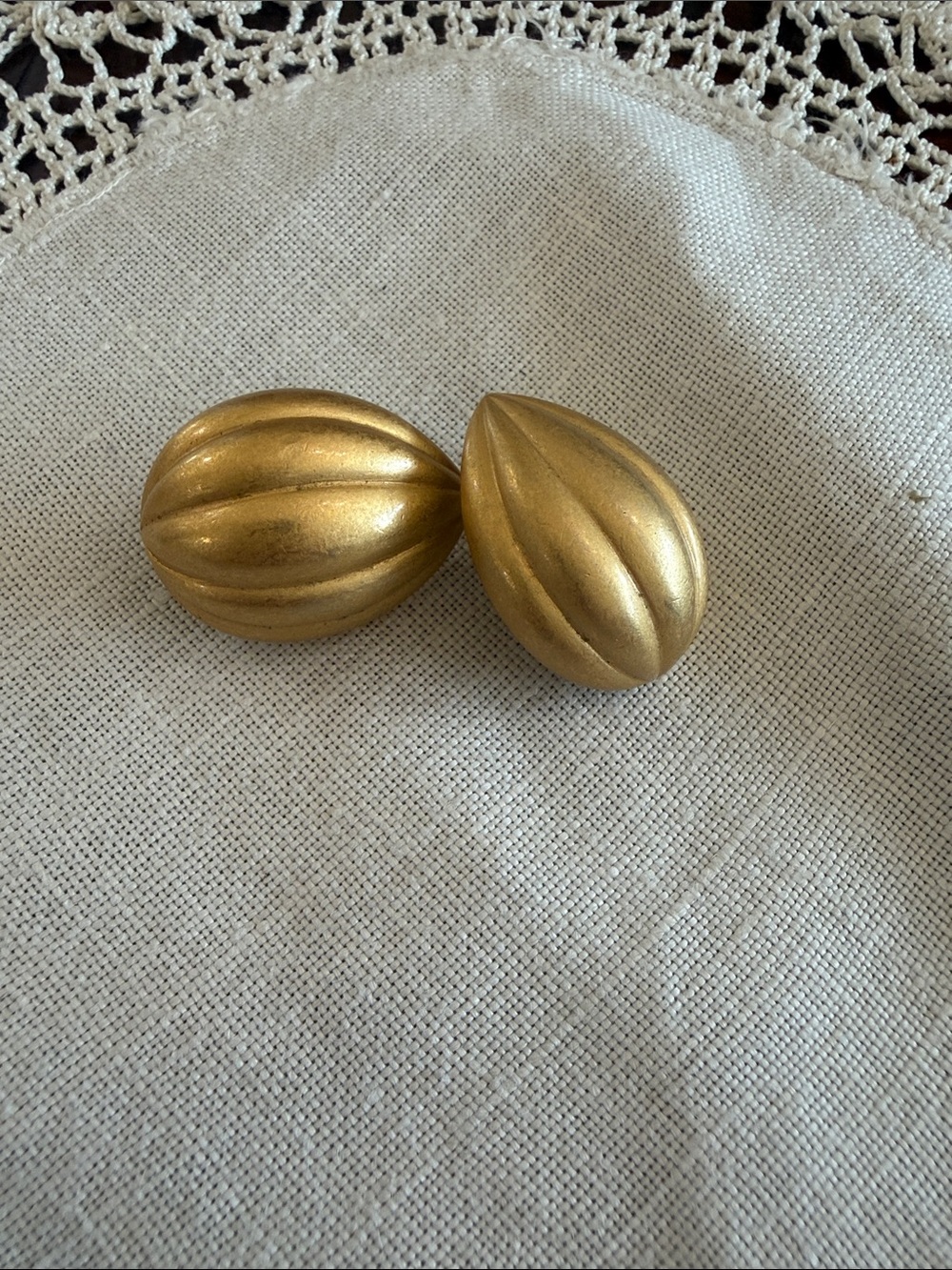 Vintage Trifari gold-tone ribbed/pleated post earrings